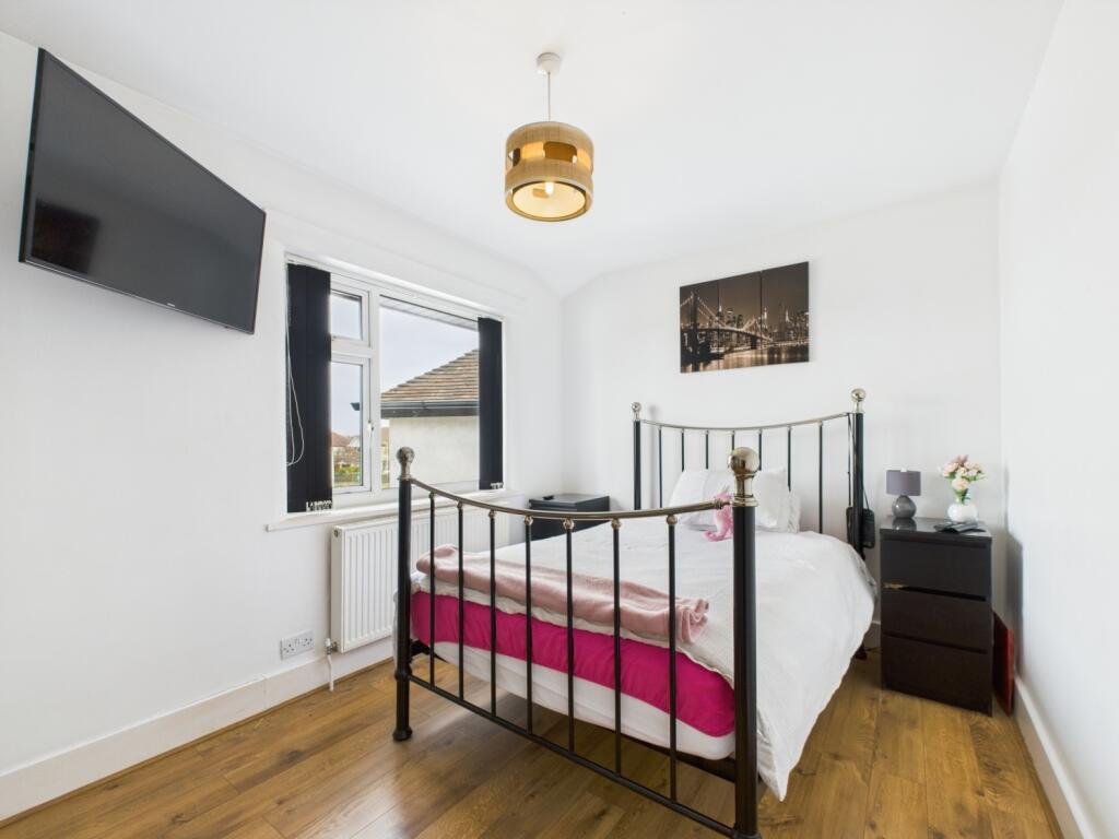 CAM02386G0-PR0122-STILL012