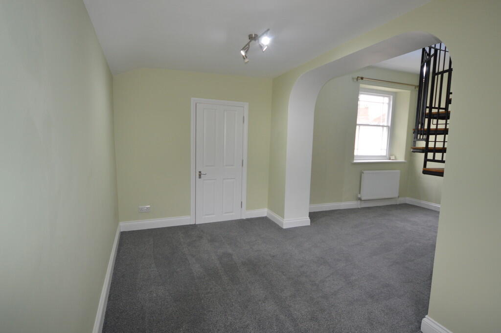 Sitting/Dining Ar...