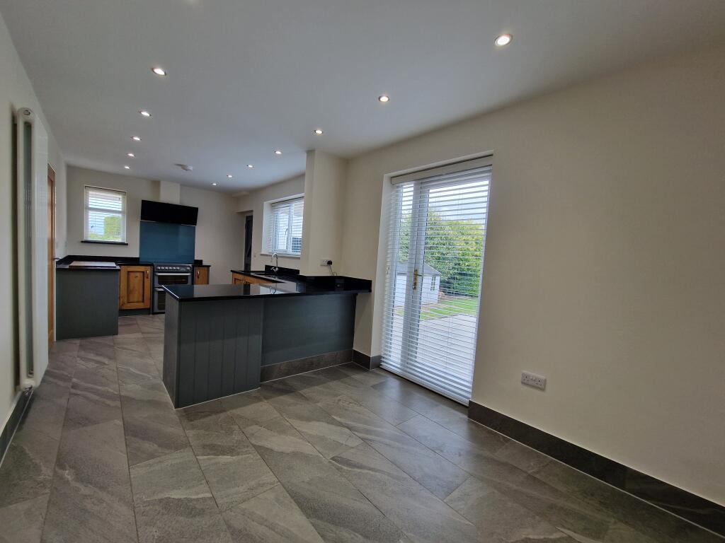 Kitchen/Dining Area