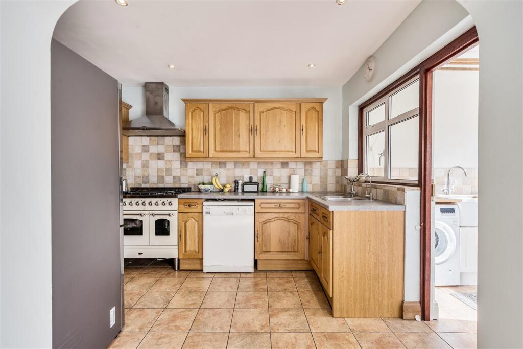 straight view kitchen.jpg