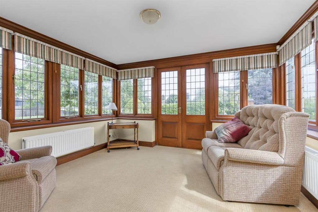 Home Close, Broadwell (13).jpg