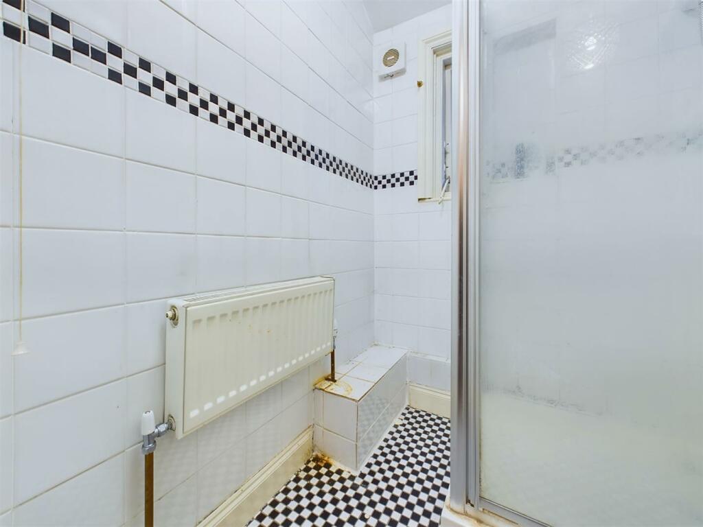 Shower room: