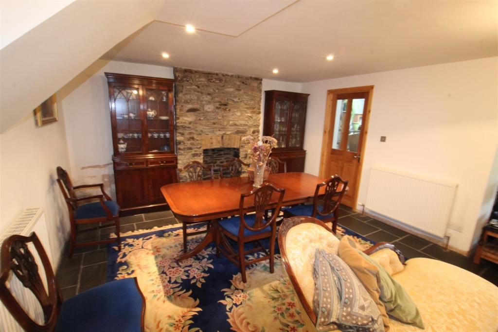 livingroom 3.JPG