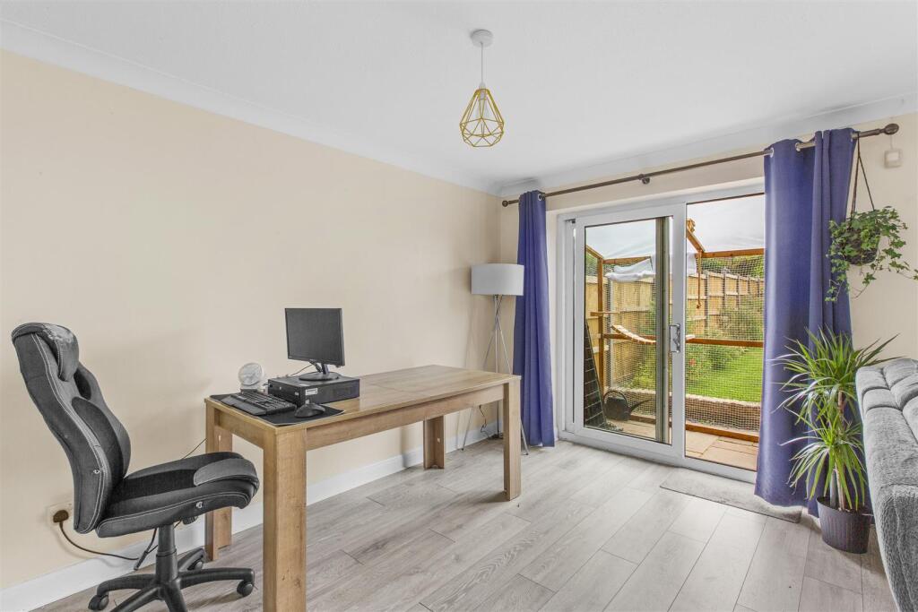 21 Jasmine Crescent, HP27 0AB-9.jpg