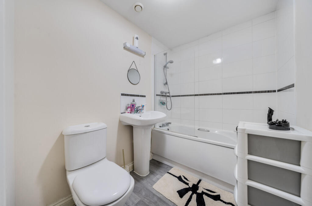 1358318-4-68d3c8c...