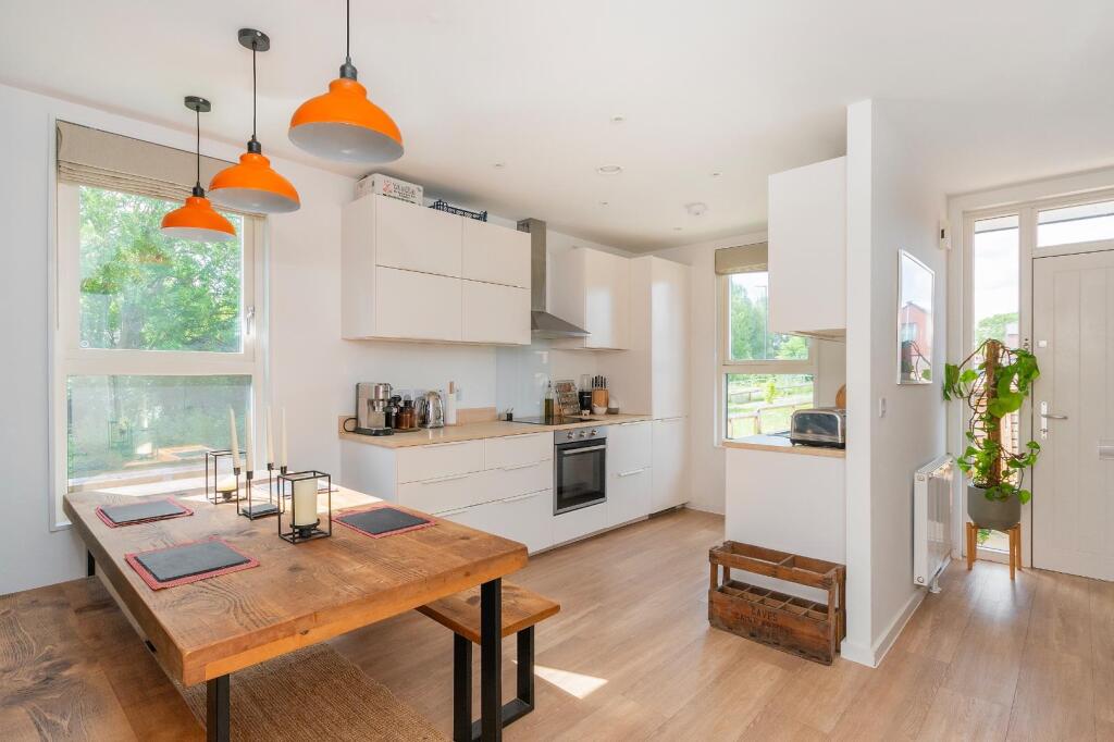 0L1WKE - Kitchen Diner E.jpg