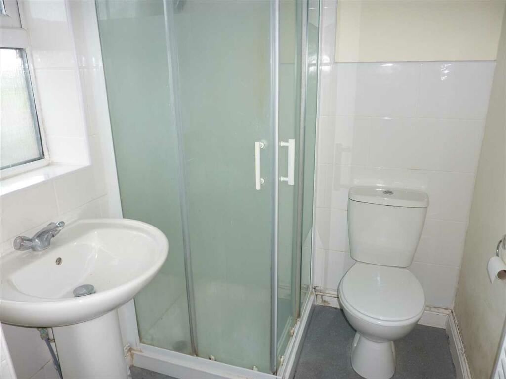 EN-SUITE SHOWER ROOM