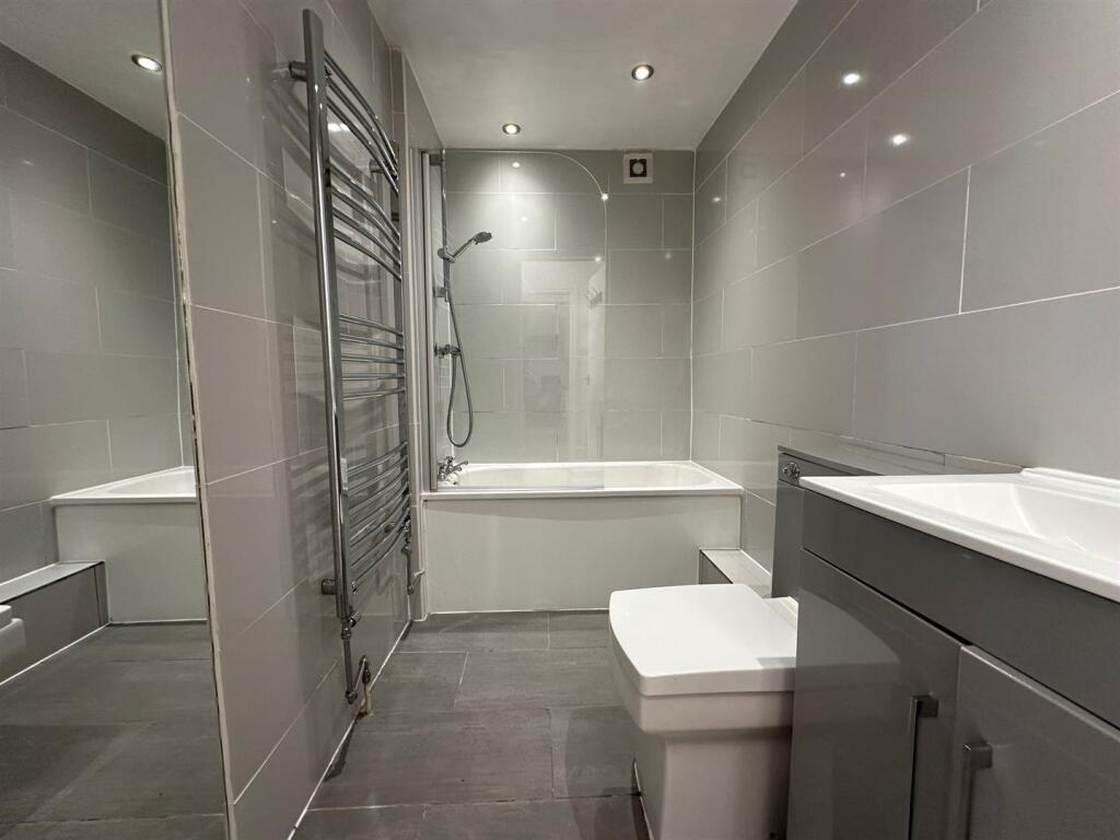 Elmgrove Road, Redland Bathroom.jpg