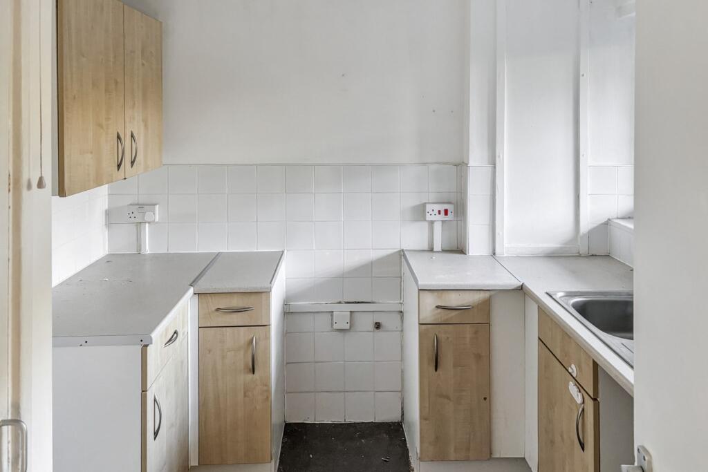 56 Pamplins, Basildon, Essex, SS15 5BJ