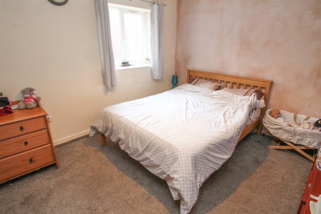 bedroom a.jpg