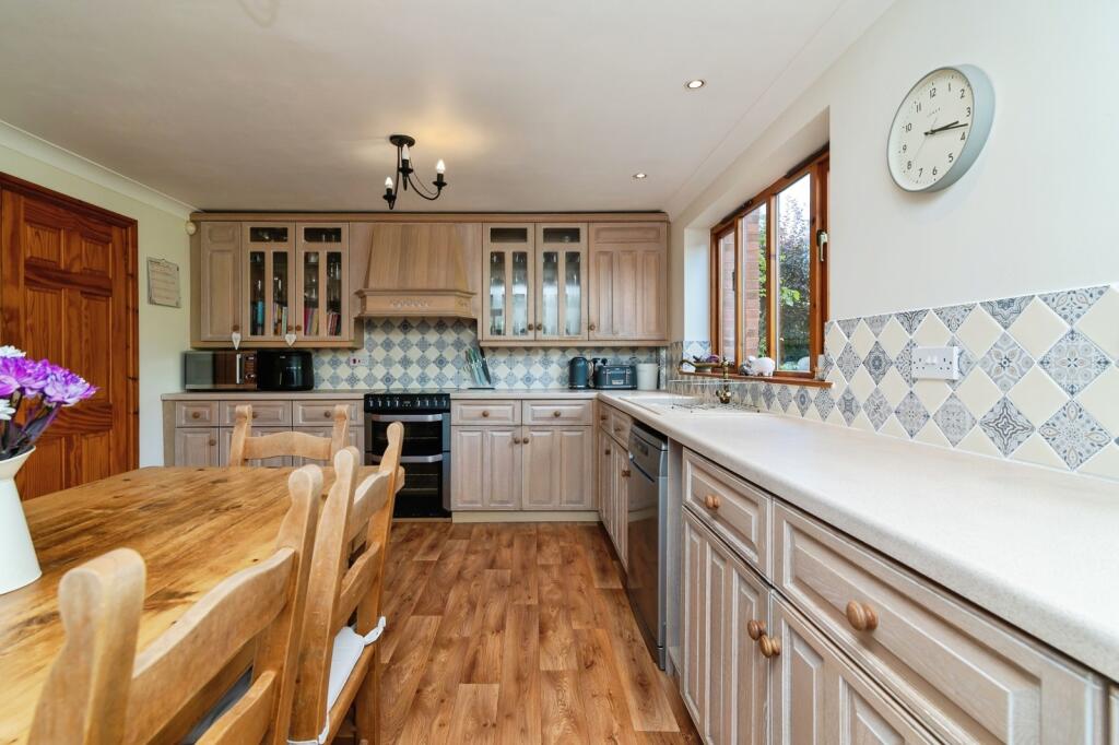 Kitchen/ Dining Area