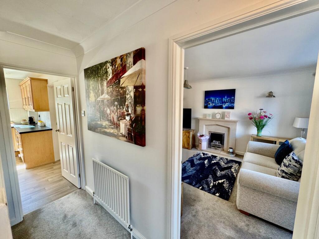 Entrance Hall / Lounge 