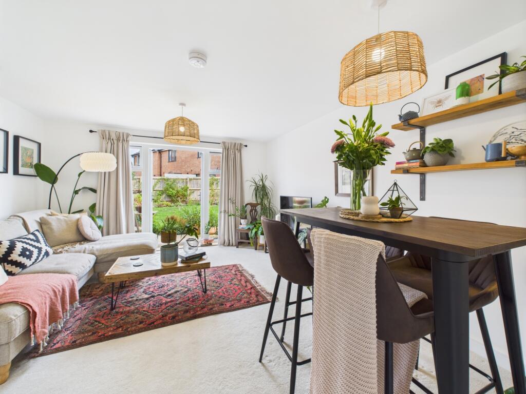 CAM02023G0-PR0163-STILL028