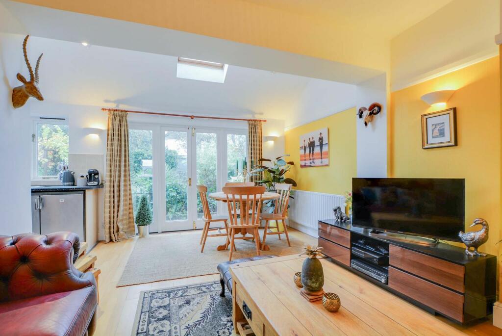 Living Dining Area
