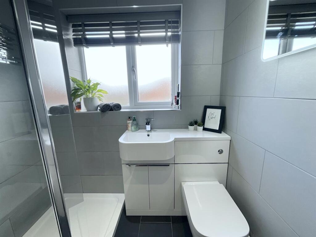BATHROOM 1.jpg