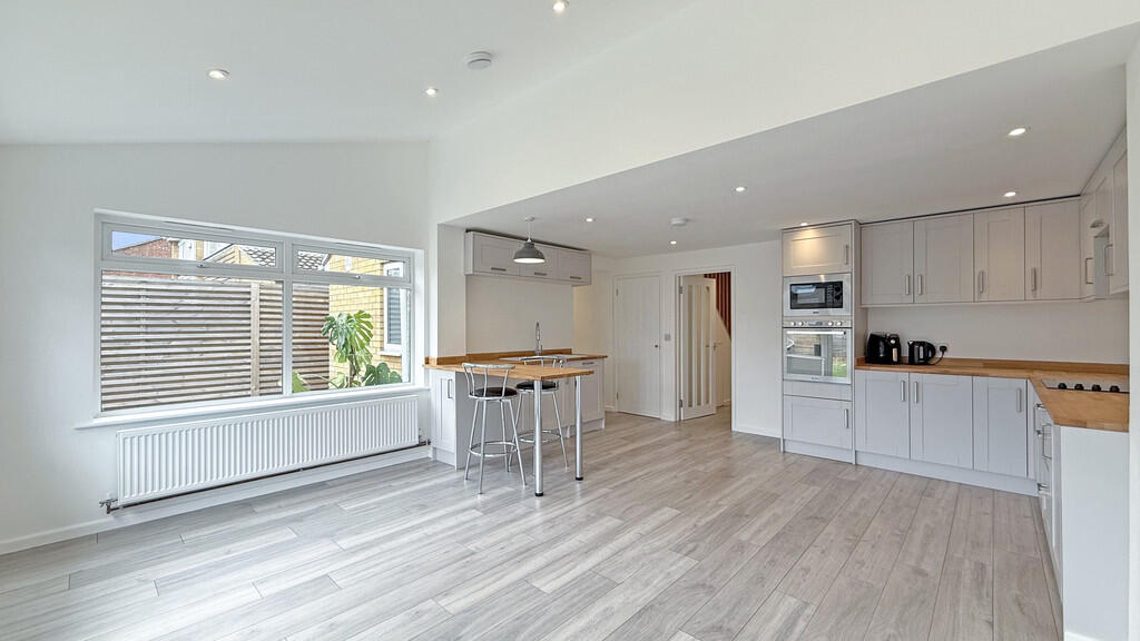 Kitchen/family ro...