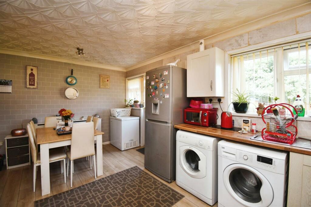 Kitchen 2.JPG