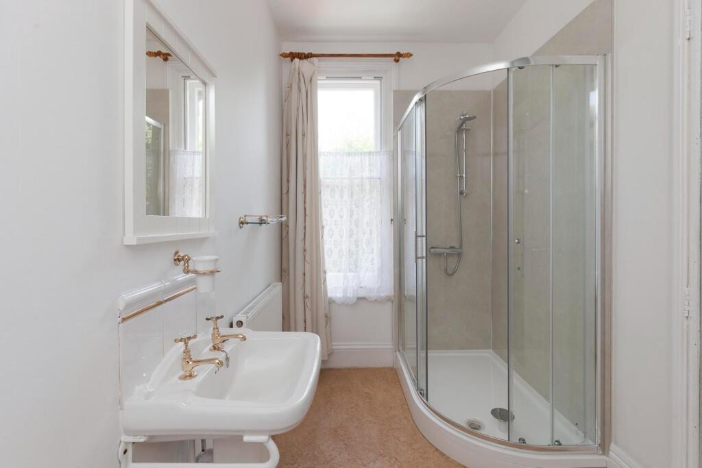 First Floor En-Suite