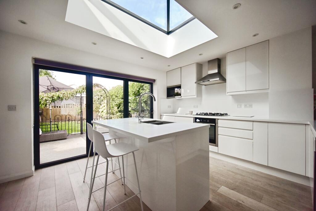 Modern Kitchen- Breakfast Bar Island View