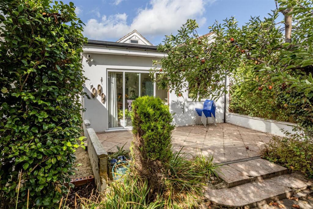 358 Molesey Road, KT12 3PG - 32.jpg