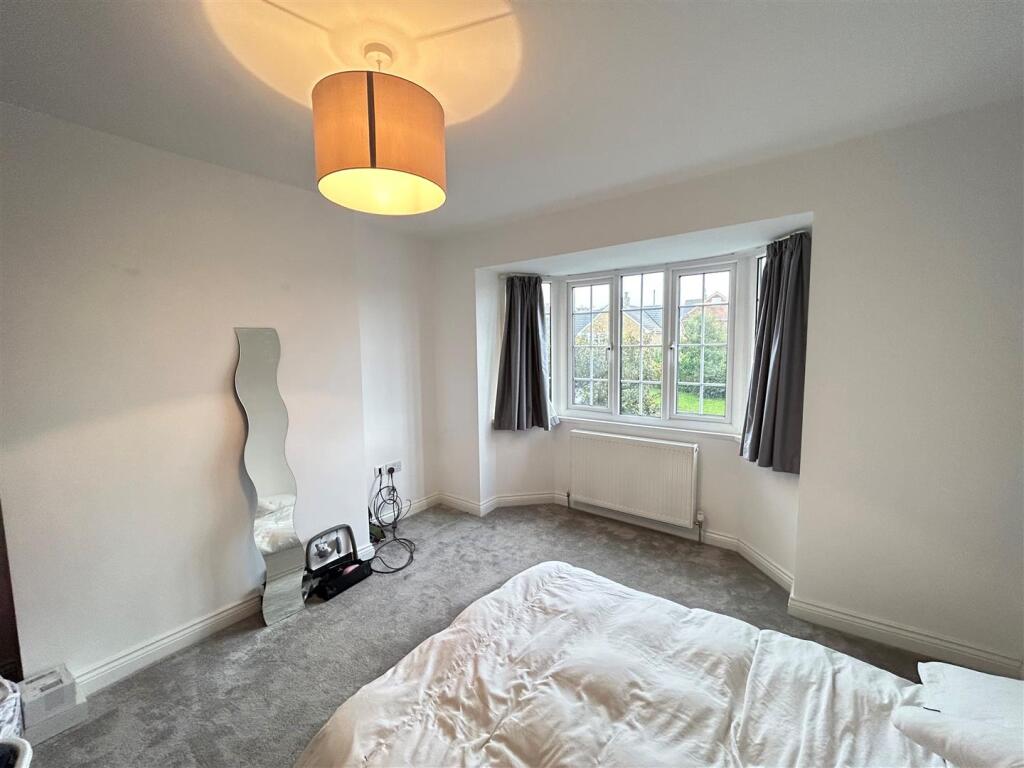 Bedroom 1.jpg