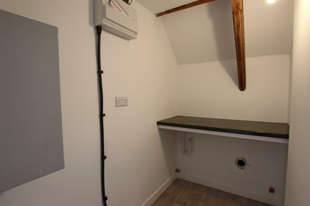 6 Meadey Utility Room