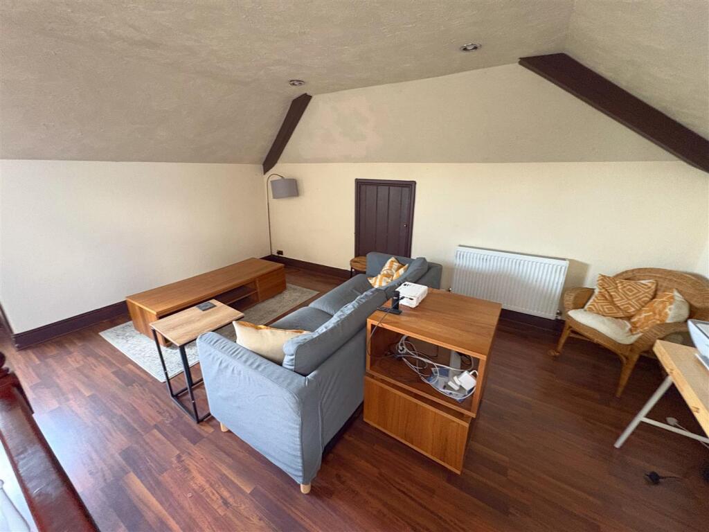 Lounge area (1).jpg
