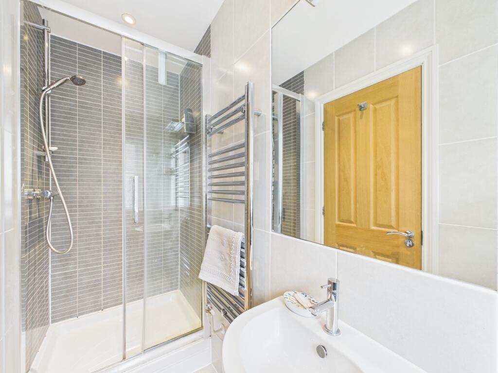 CAM02909G0-PR0439-STILL041