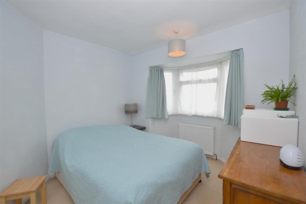 80 Wills Crescent bed1.JPG