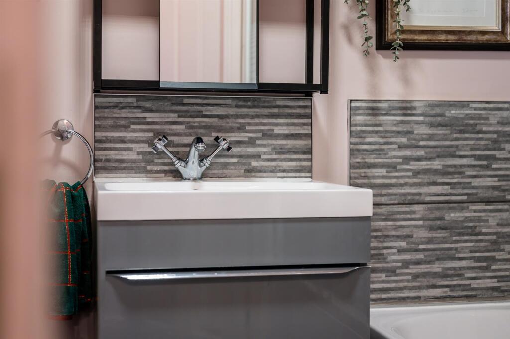 Cyril Bell Close-18.jpg