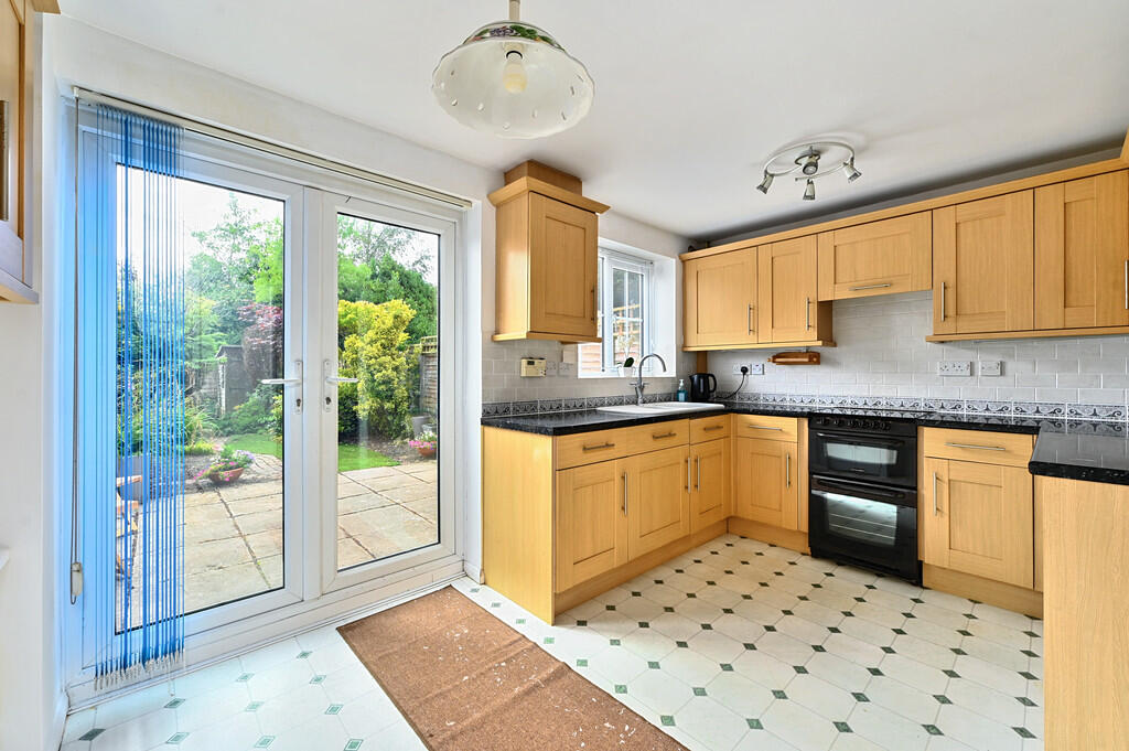 8 Farleys way tn3...