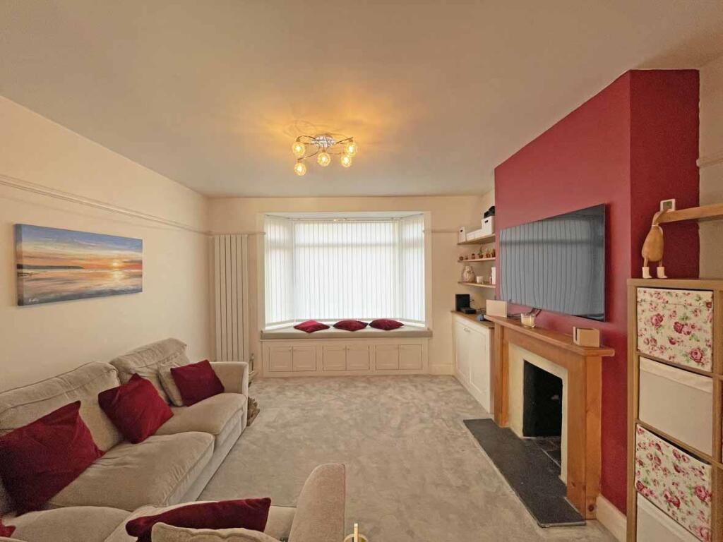 Fort Austin Avenue 28 Lounge Front.jpg