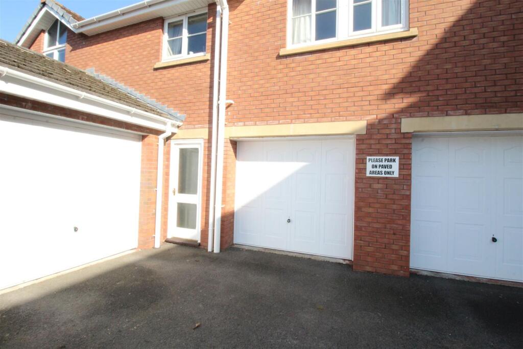 Gleneagles, 19, garage.JPG