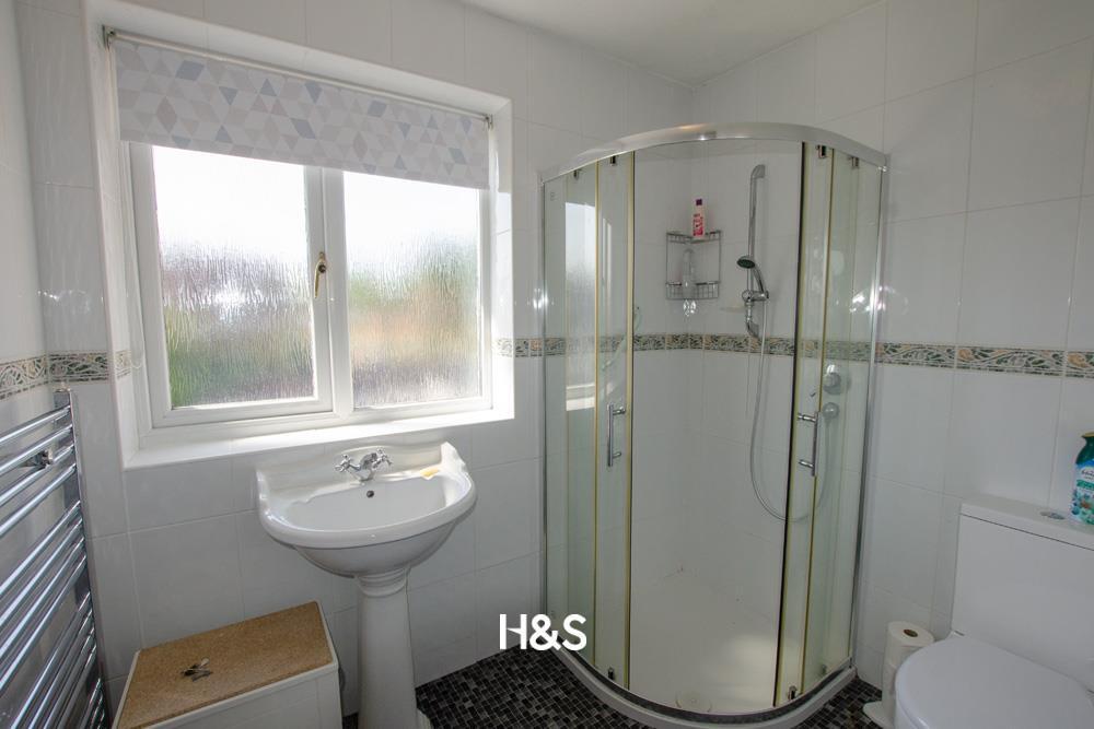 4 Eves Croft - shower room.jpg