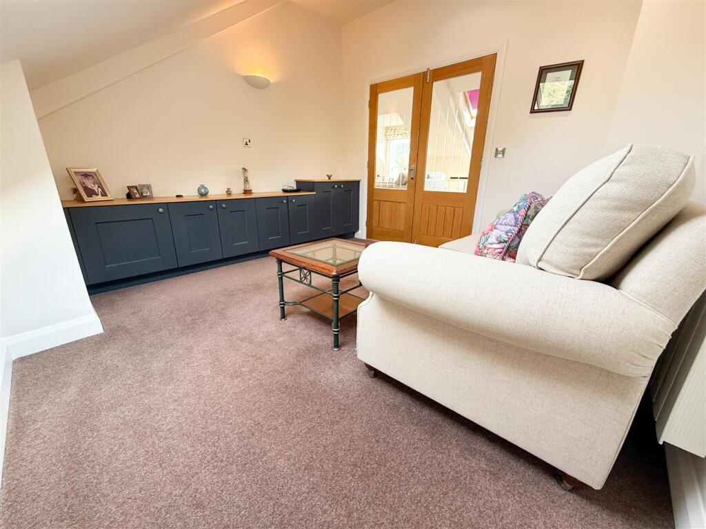 SNUG SITTING ROOM/ BEDROOM 3