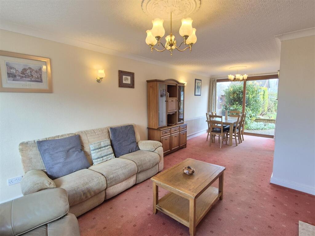 Lounge/Dining Room
