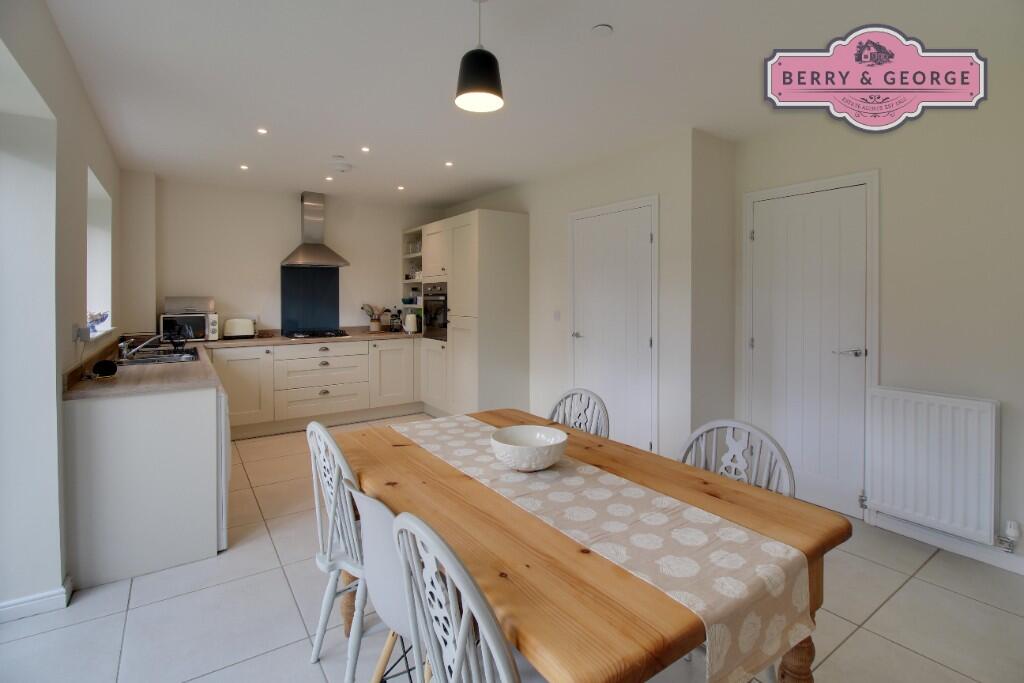 KITCHEN / DINER