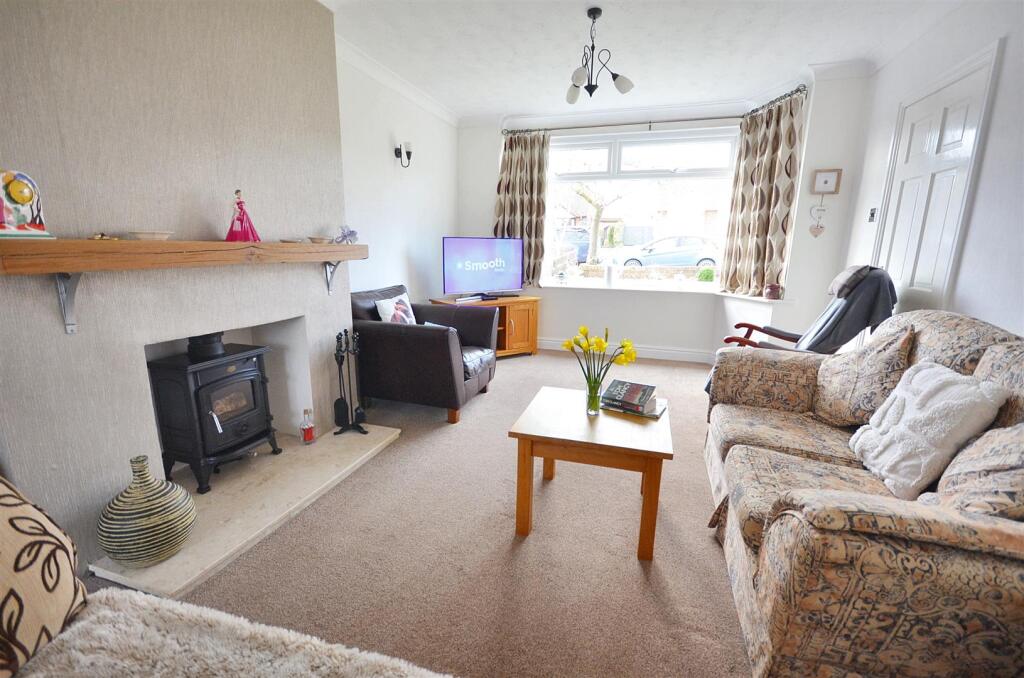 Open Plan Lounge / Dining Room