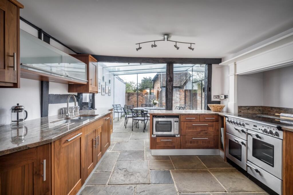 107-109  John Senior Great Tangley Manor Shoot.jpg