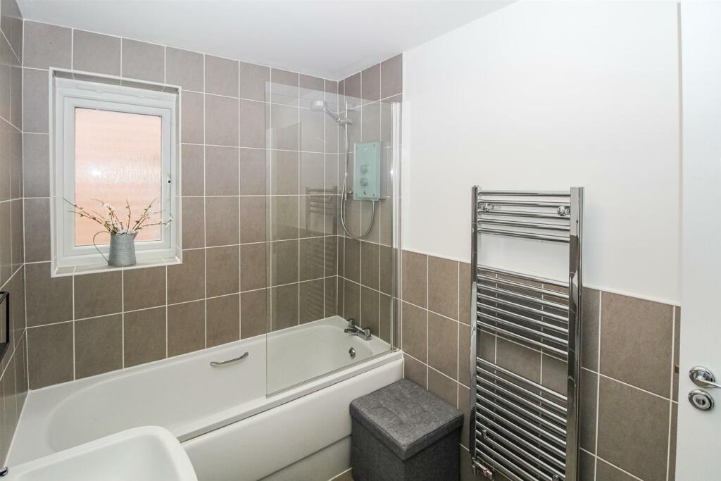 BATHROOM/W.C.