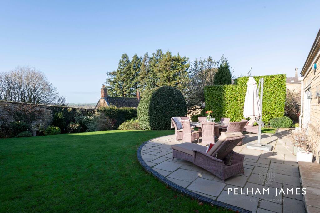 Garden, The Engine House Cour D'Honneur, Burley