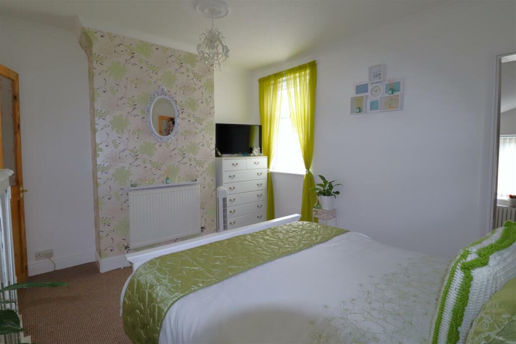 Bed2 (2).JPG