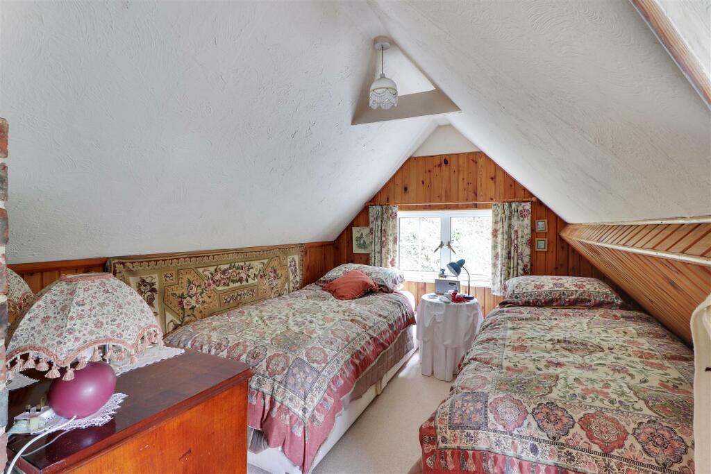 Bedroom 2.jpg