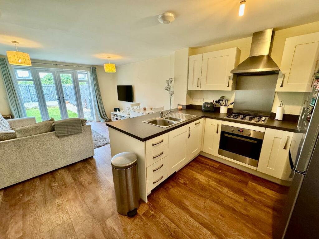 OPEN PLAN LIVING/KITCHEN