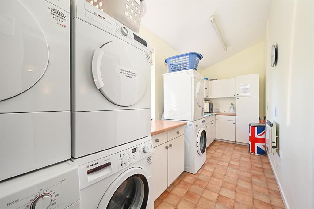 communal laundry room 2.jpg