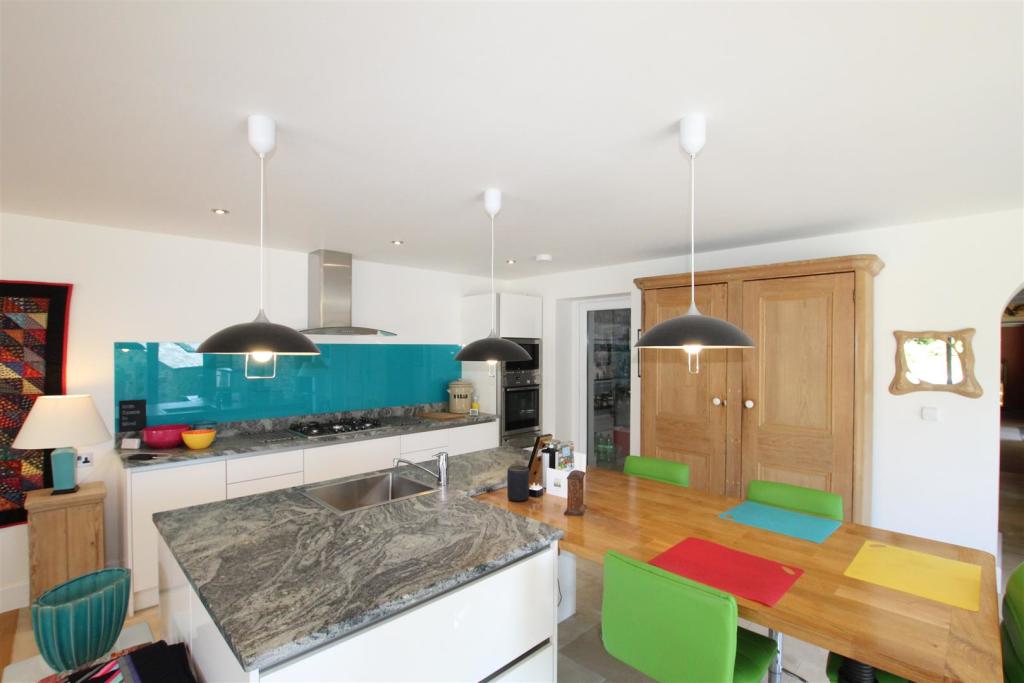 kitchen 2.JPG