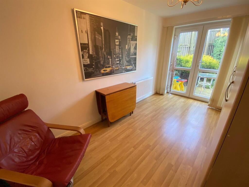 ground floor bedroom.jpg
