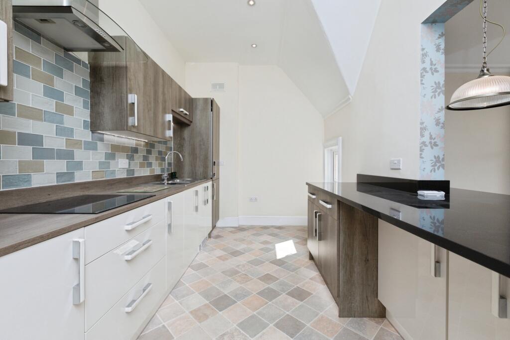 Flat 3, 1 Belvedere Road, Scarborough, YO11 2UU