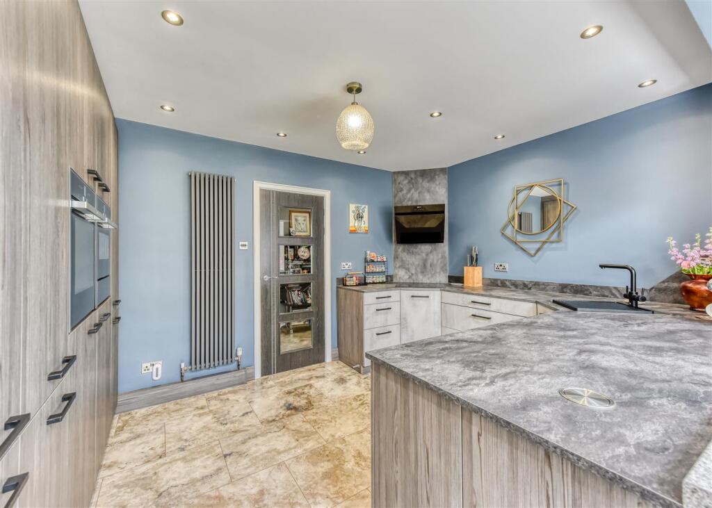 40 Cranmere Avenue-kitchen1.jpg