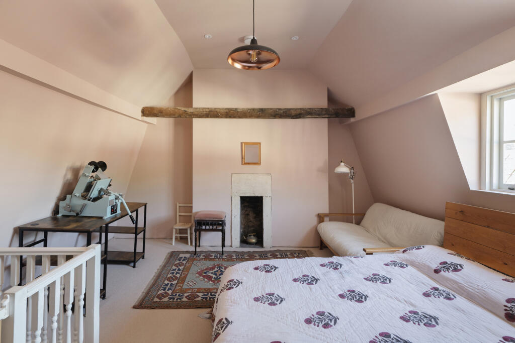 280593 - 12 Whiteheads Lane ph1 copy.jpg